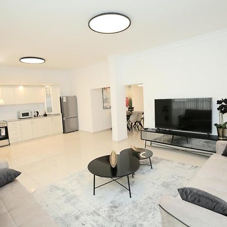 City Center Luxury Apartment In Netanya Exterior photo